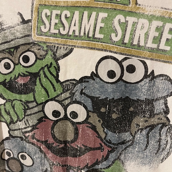 Sesame Street Ivory T-Shirt with Logo and Characters - Picture 2 of 3